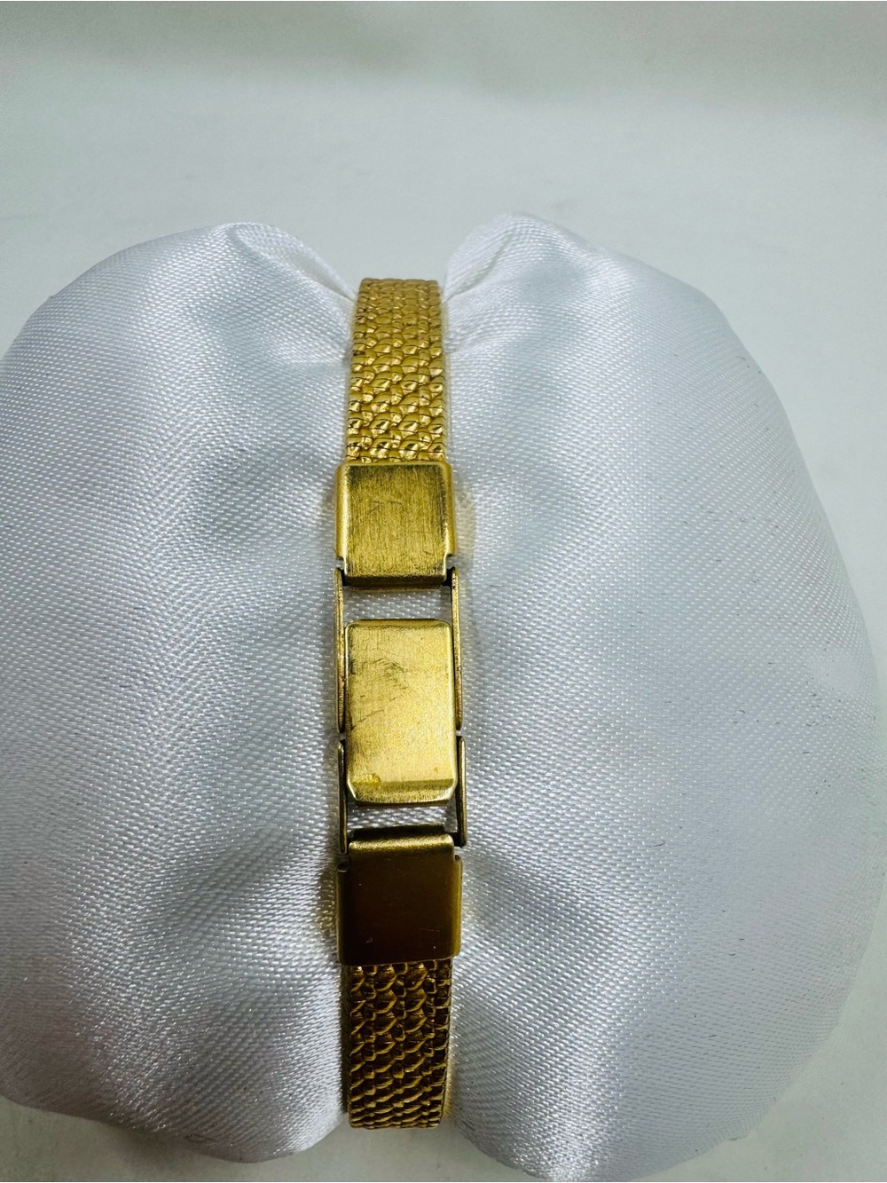 Bulova Vintage Women's Gold-Tone Quartz Dress Watch - Picture 11 of 13